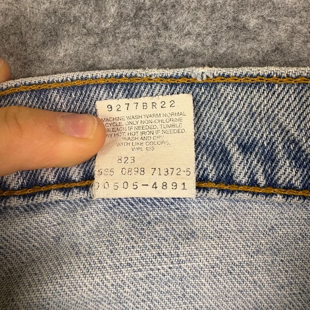 Vintage 90s Levis 505 Jeans Mens 34x32 Made in USA Light Wash Straight Leg Blue
